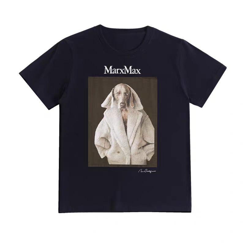 Ein neues Sommer-Damen-T-Shirt mit einem einfachen Rundhals-Kurzarm-Shirt mit einer Applikation mit Jagdhundmuster und Buchstabenaufdruck