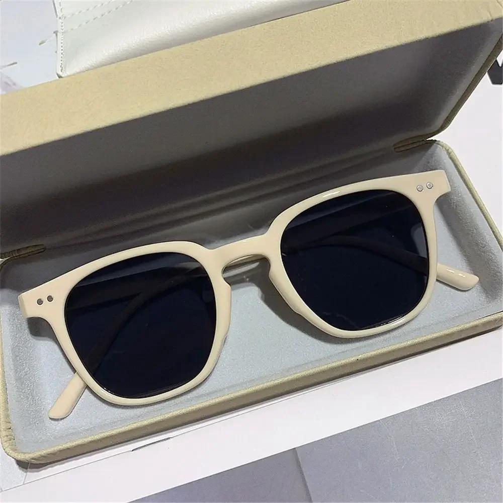 Vintage Style Square Sun Glasses Women's Fashion Style Oversized Sun Eyeglasses Men's Driving Use Shades Black UV400 Protection Eyewear Gafas De Sol