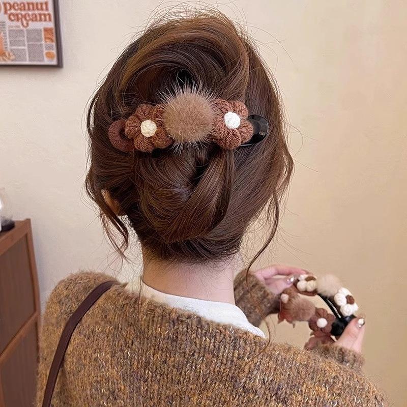 Autumn/Winter Plush Flower Hair Clips Women'S Side Bangs Hairpin Duckbill Clip Hair Accessories For Ladies Haircuts