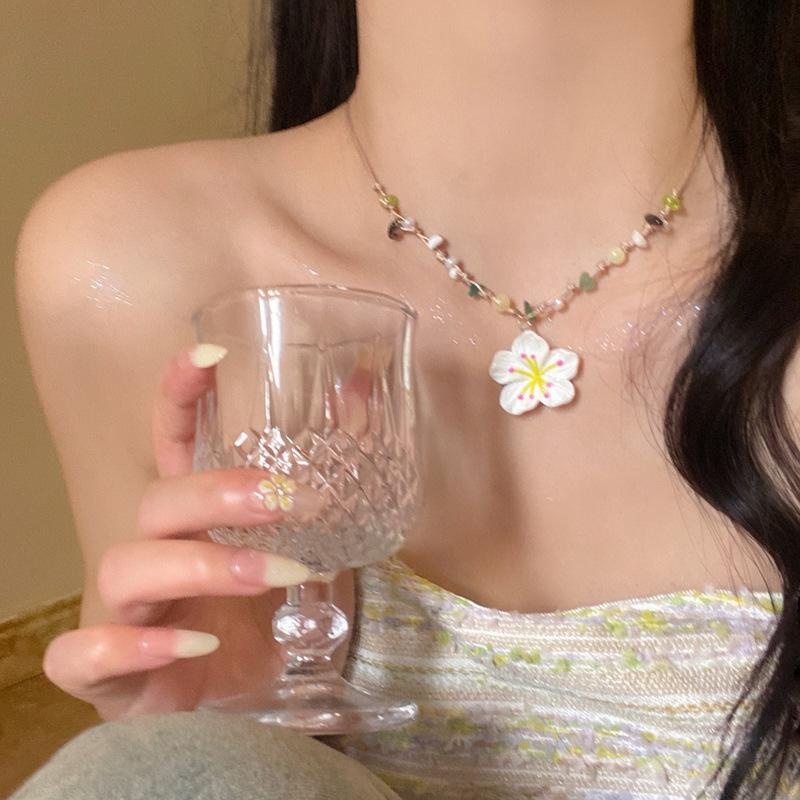 Spring Cherry Blossom Colorful Dopamine Shell Flower Necklace with Clavicle Chain for Summer Seaside Vacation