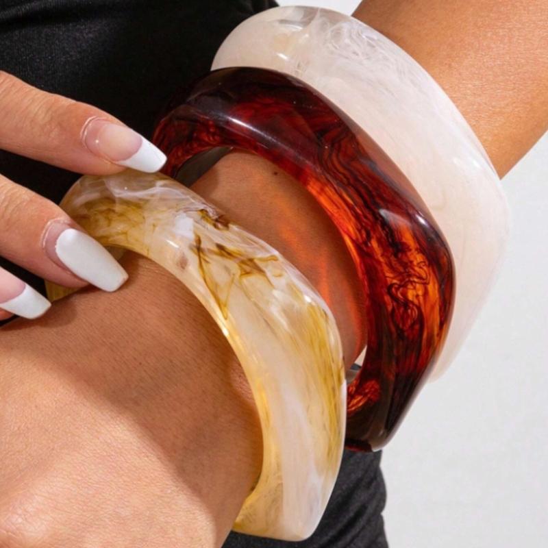 Trendy Adjustable Resin Bangle In Multiple Color Portable And Sturdy For Daily Wear