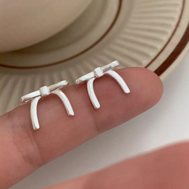 Raising Ear Holes, Small Stud Earrings for Women, Simple, Sweet, Small and Fresh Earrings, Niche Design, Versatile Earrings