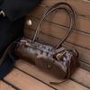 Borsa in pelle cerata ad olio di nicchia da donna, nuova borsa a tracolla di alta gamma, borsa a baguette alla moda e cool in stile motociclista da sotto braccio