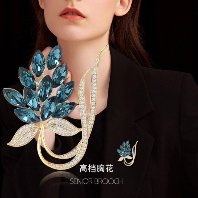Fashion Sparkling Rhinestone Crystal Flower Brooches for Women Clothing Coat Jewelry Accessries Gifts