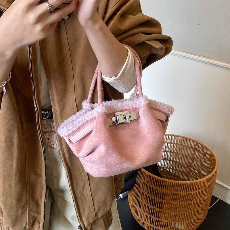 IELGY Ladies Messenger Bag Plush Bag Fashionable All-Match Handbag