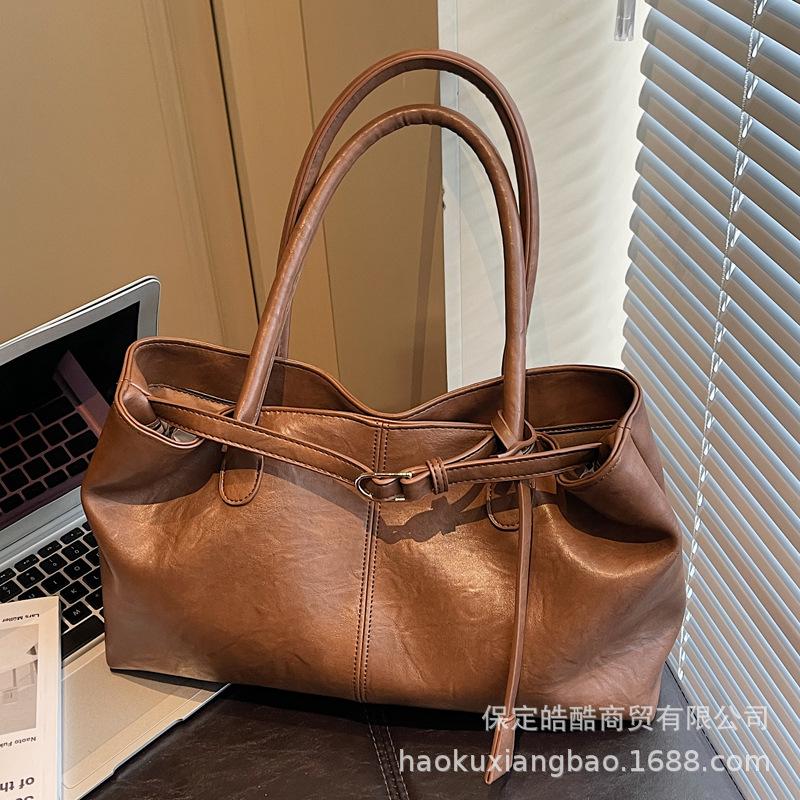 Large-capacity bag women's 2025 new autumn and winter light luxury niche high-end retro shoulder bag commuter tote bag