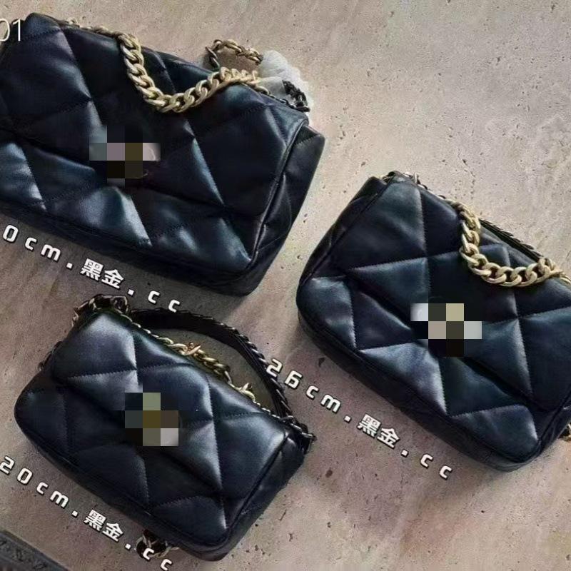 Geantă Crossbody pentru damă: Model rombic cu textură de piele de miel și curea cu lanț