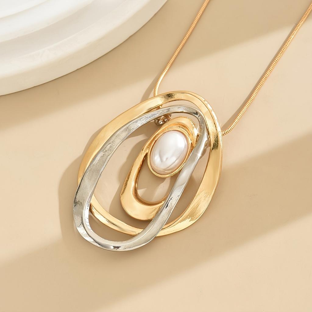 Elegant and Fashionable Ladies Necklace