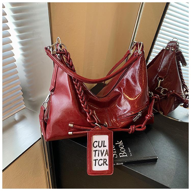 Commuter Large-capacity Bag Women's Spring New Versatile Messenger Bag Fashionable Shoulder Underarm Tote Bag