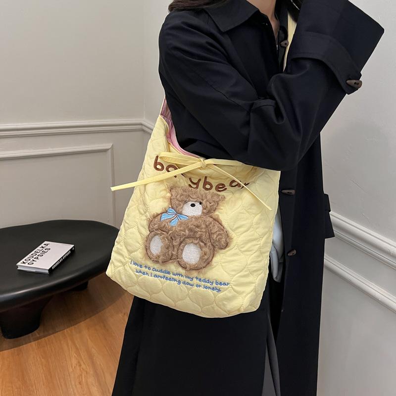 

Милая мультяшная вышивка, узор, наплечная сумка 2025, большая вместимость, сумка-тоут, студенческая сумка для занятий 28*11*34 жёлтый