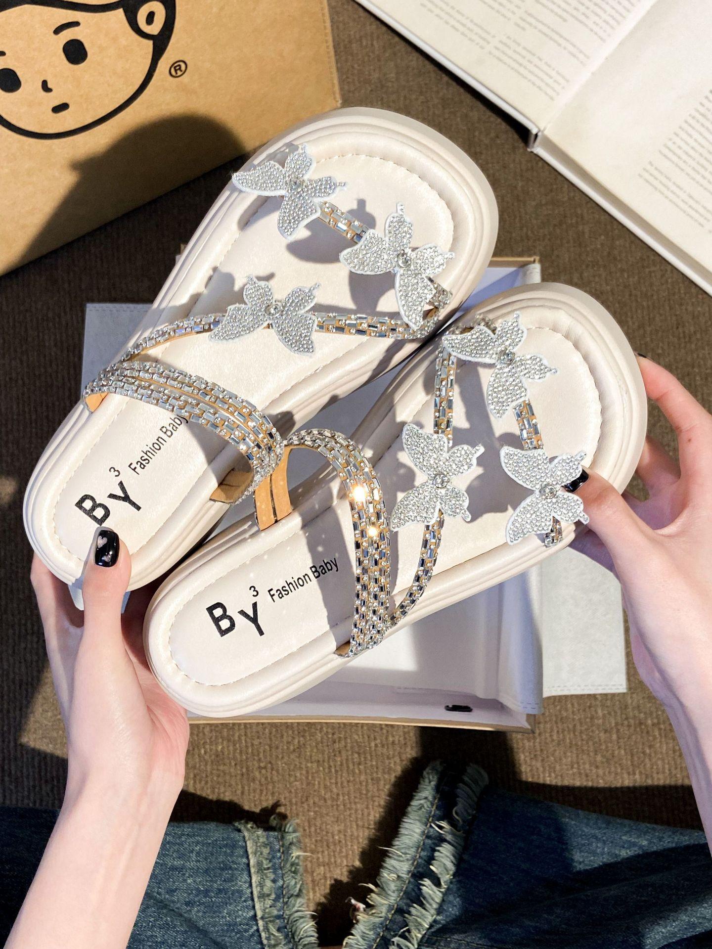 

Взрыв популярности интернет-знаменитостей, красивые сандалии в сказочном стиле, летняя обувь 2025 года, новые шлепанцы, пляжные, с бабочками и стразами, шлепанцы на перемычке 40