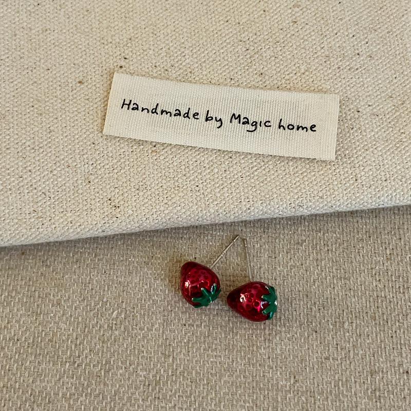 Niche Sweet Dripping Oil Strawberry Stud Earrings Female Gentle And Cute Personality Fashion Temperament Commuter Versatile Earrings