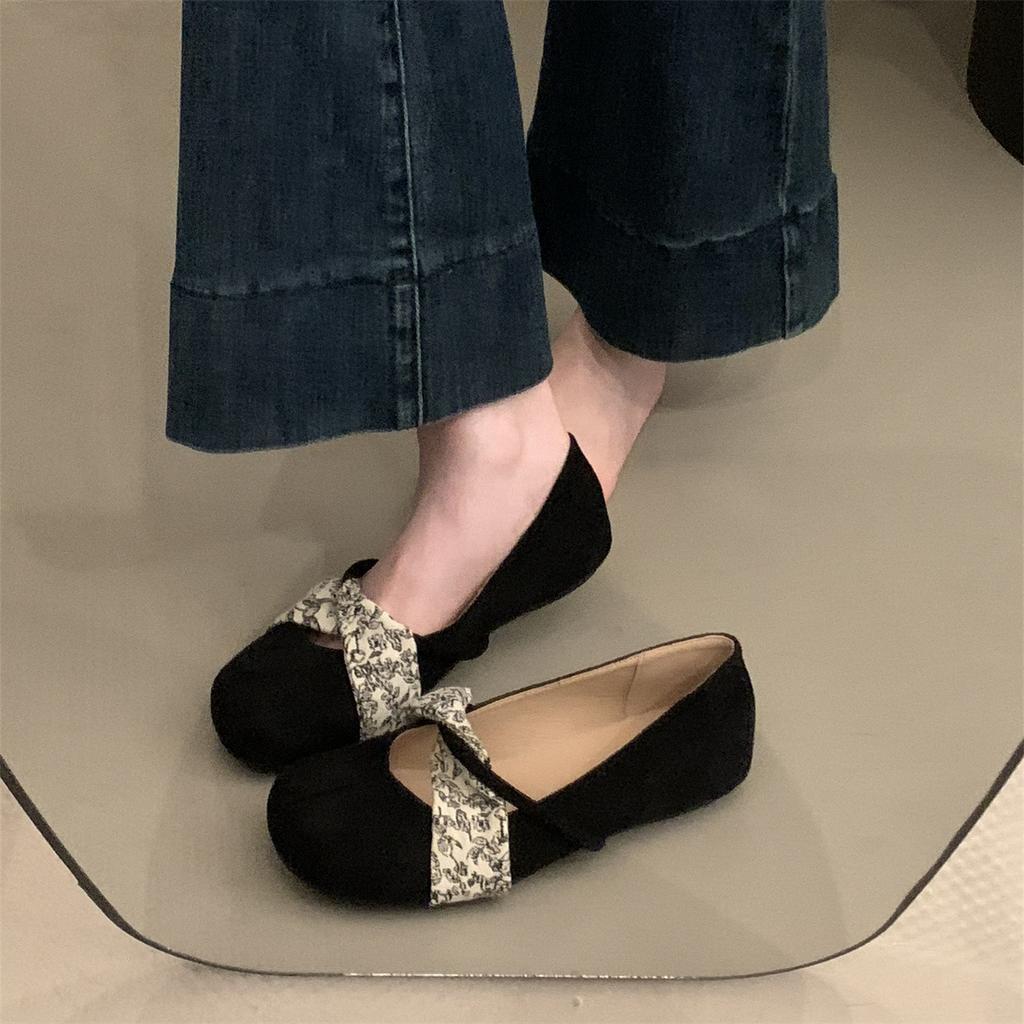 Flat-bottomed Retro Mary Jane Shoes Women's Shoes Spring and Autumn Suede Light Mouth One-word Belt with Skirt Single Shoes
