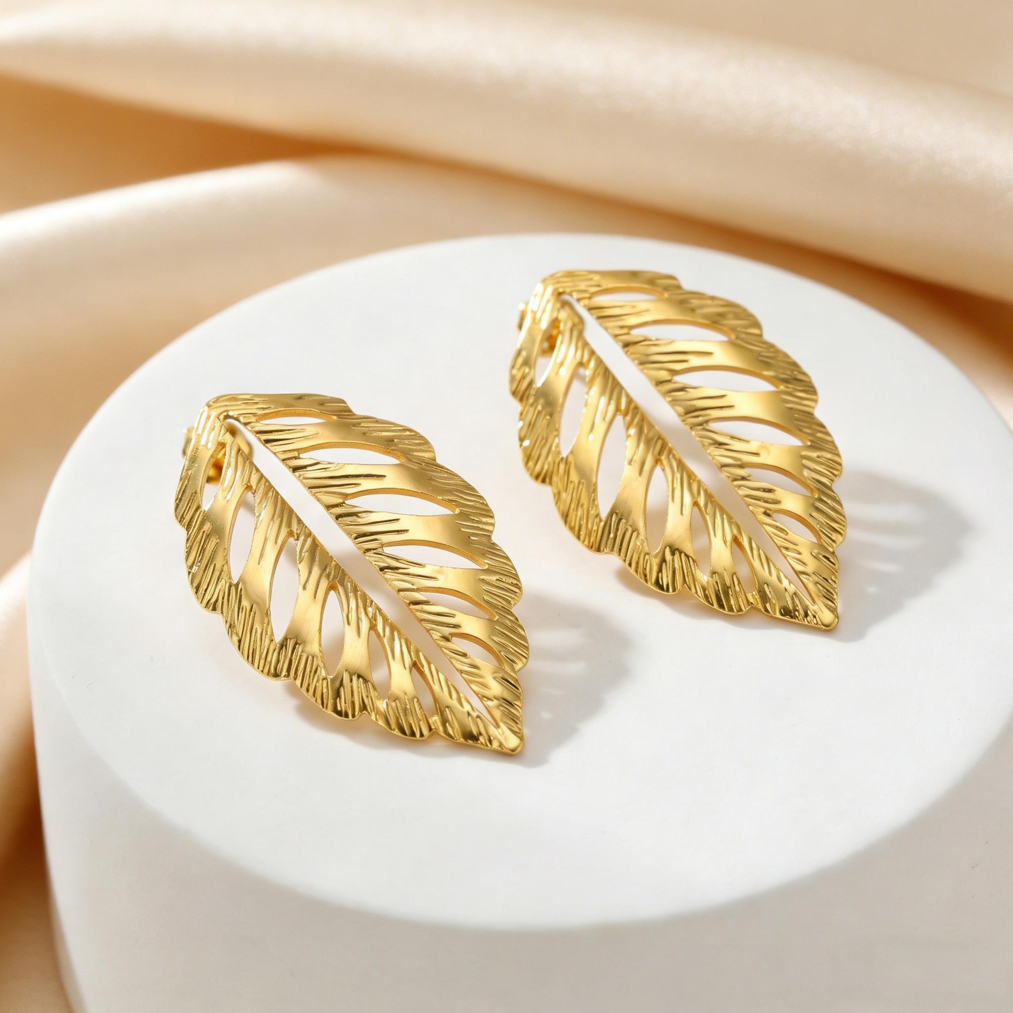 Personality Exquisite Gold Plated Leaf Stud Earrings Stainless Steel Exaggerated Big Earrings Classic Fashion Jewelry for Women