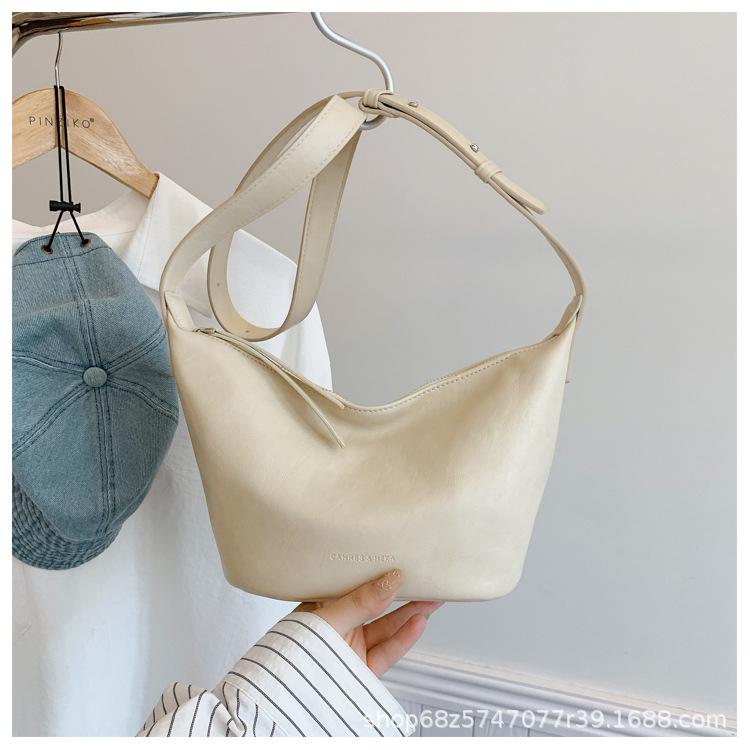 

2025 Casual Large Capacity Underarm Bag New Lightweight Simple Crossbody Bag Fashionable Commuter Shoulder Tote Bag бежевий