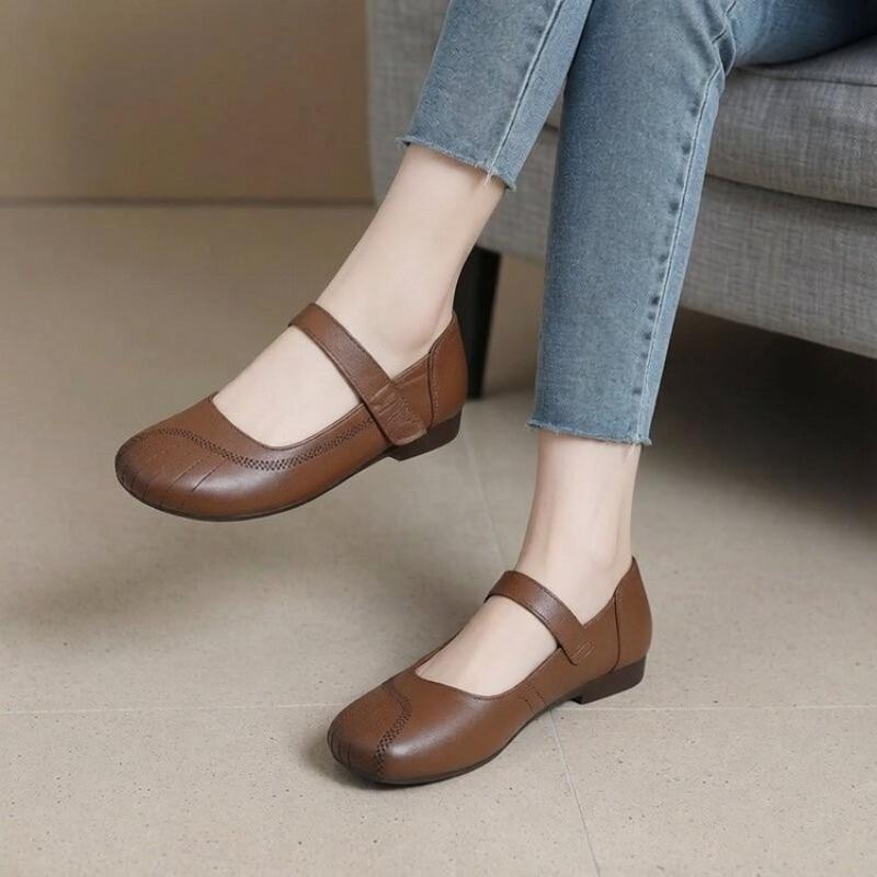 New Style Flat-bottom Casual Women's Shoes with Flat Heel Opening and Single Strap.