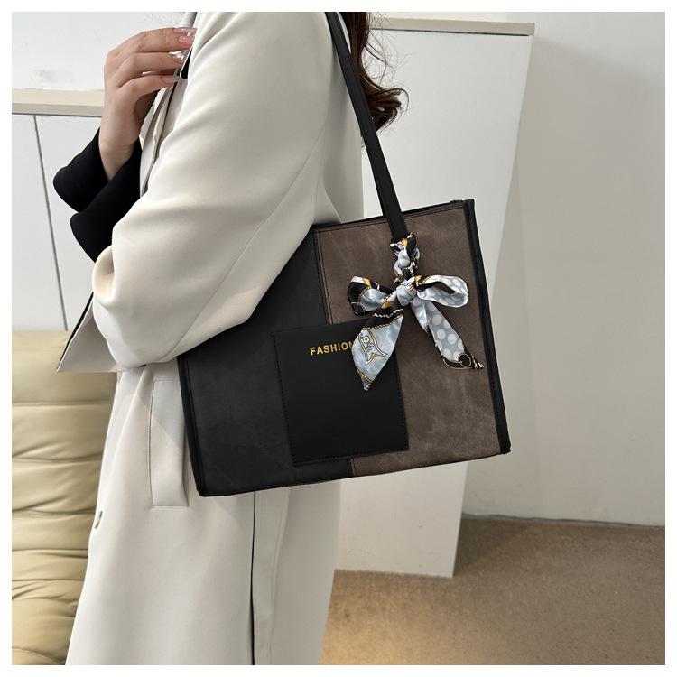Tote Bag Simple and Large Capacity Fashiable and Casual Autumn and Winter Ctrasting Color Commuting Shoulder Bag for Women чёрный