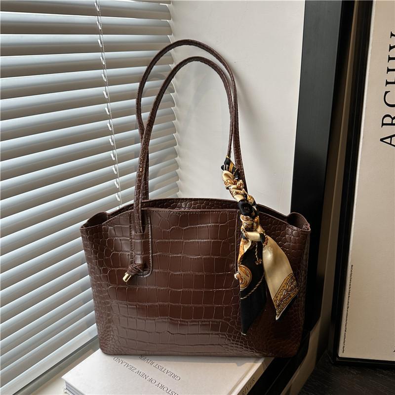 New crocodile texture fish pattern women's shoulder bag fashionable and elegant versatile commuter large-capacity tote bag