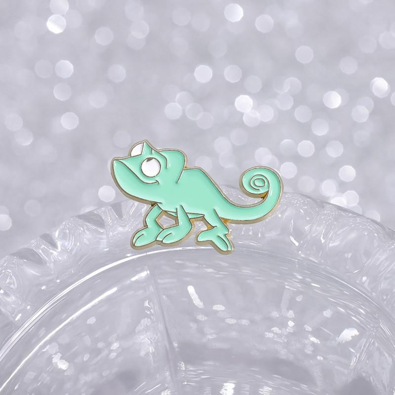 Green Lizard Playful Brooch Unique Alloy Design Ideal For Personalization Style And