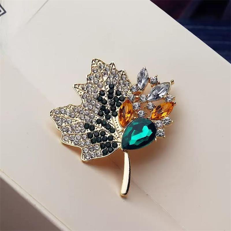 

Жемчужная Брошь из Сплава в Виде Кленового Листа Шикарная Булавка Женская Мужская Аксессуар для Одежды Ювелирное Изделие Костюм Лацкан Корсаж Подарок Года