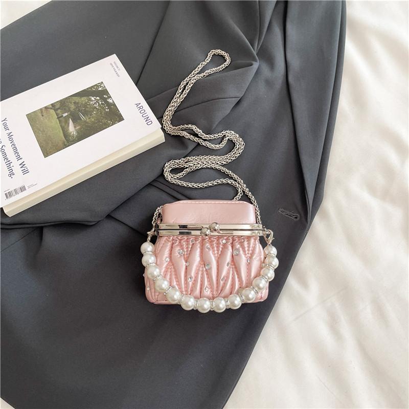 

Korean version of niche fashion casual bag women s 2025 summer new high-value fashionable chain messenger bag mouth red envelope