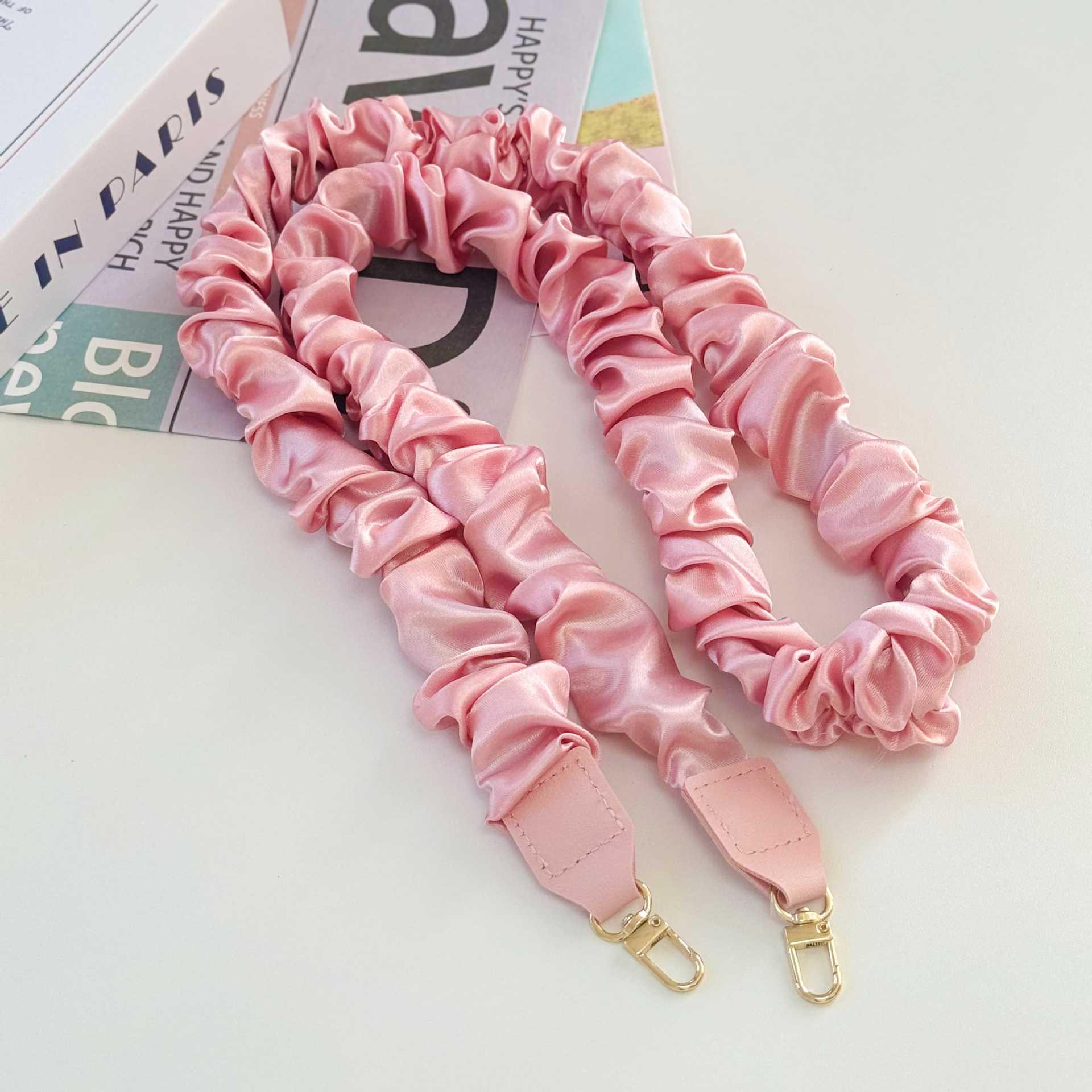

Korean-Style Silk Mobile Phone Crossbody Lanyard: Versatile, Fashionable, Sturdy Anti-Loss Chain
