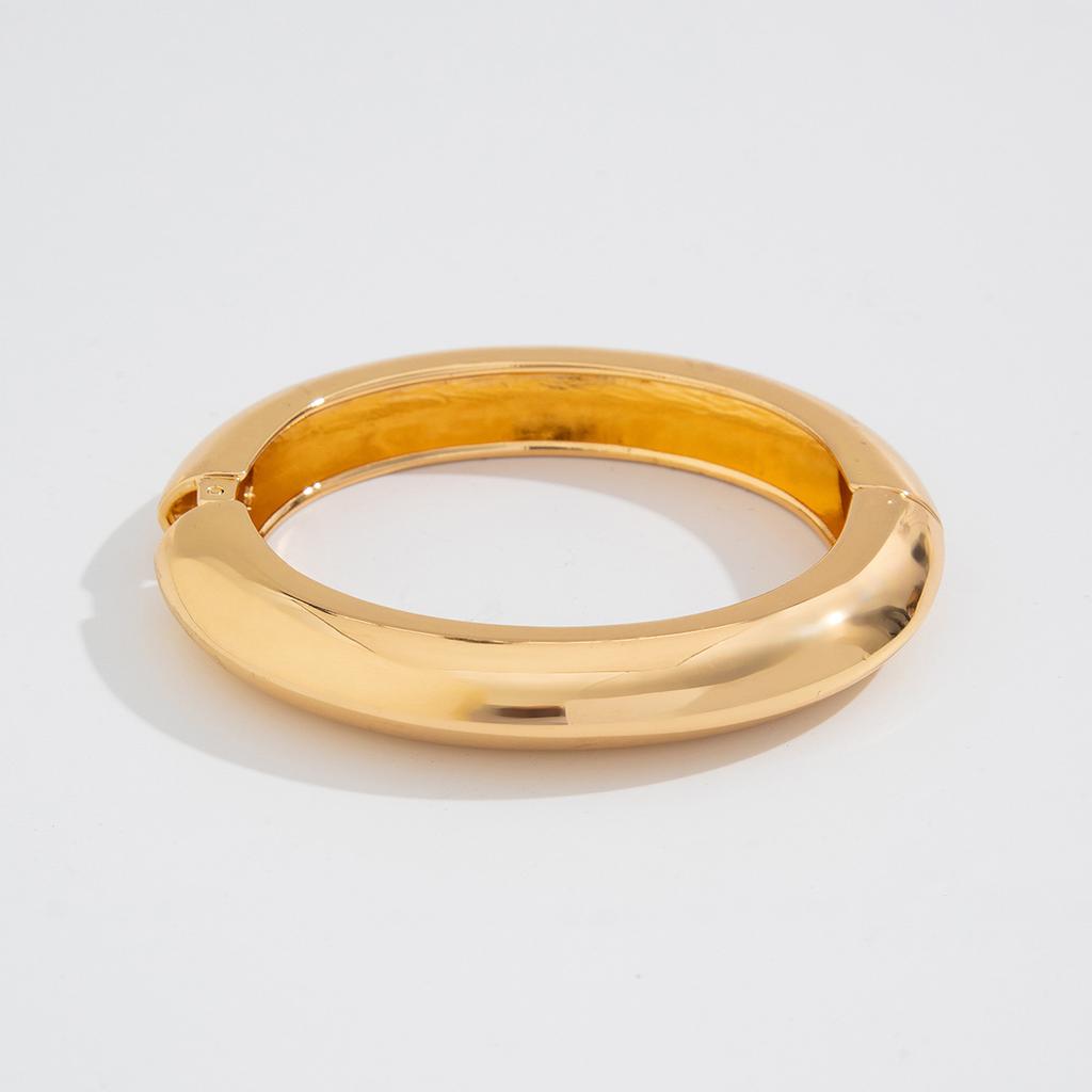 Übertriebene Metalltextur Facettenschliff Breites Armband Armband Design Sinn Geometrisch Unregelmäßiges Armband Weiblich