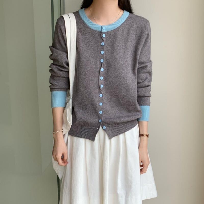 

Design sense niche crew neck knitted bottoming sweater women s autumn and winter contrasting color versatile single-breasted long-sleeved top Average size 57-165 сірий колір