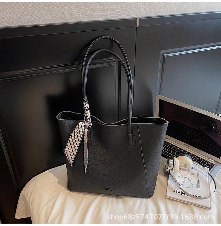 Simple Retro Bag Women's Large Capacity 2025 New Casual Fashion Versatile Shoulder Bag for Work Commuter Tote Bag