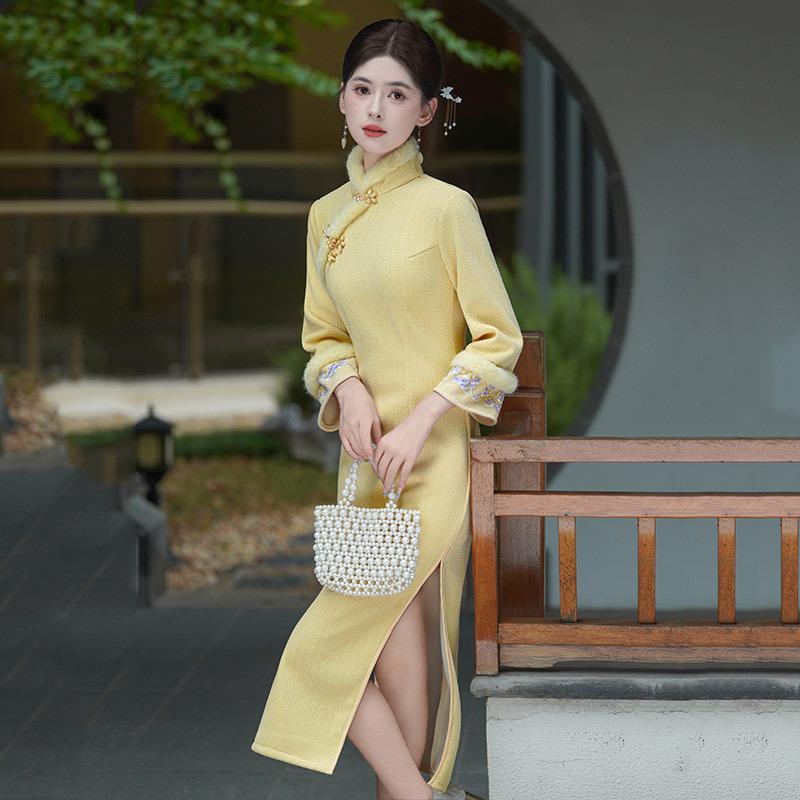 Yellow velvet thickened winter clothing national style new Chinese long-sleeved cheongsam improved young women's retro waist autumn and winter