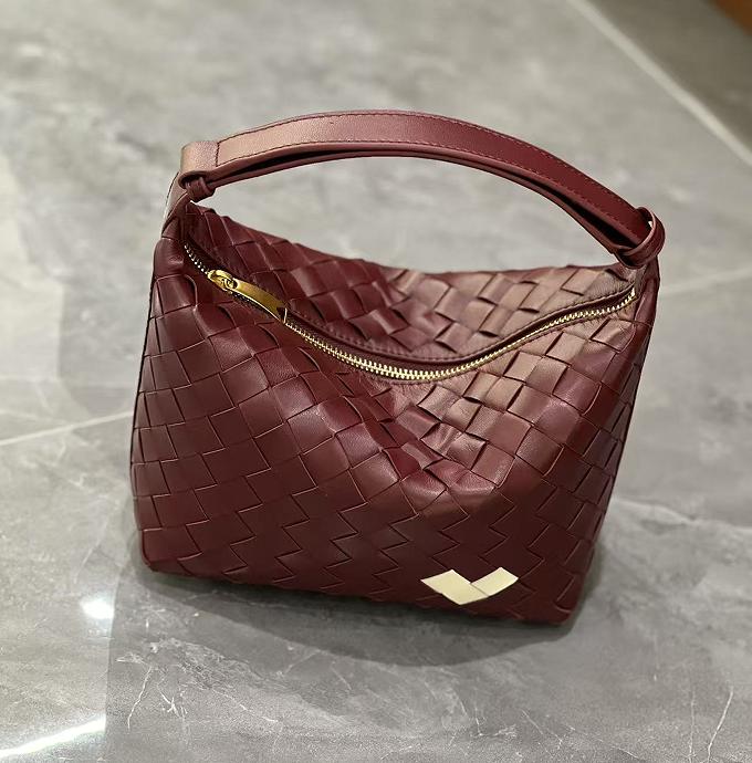 2025 New French Woven Tote Bag For Commuting Fashion Genuine Leather Women's Bag Niche Knot Bag Women's Handbag