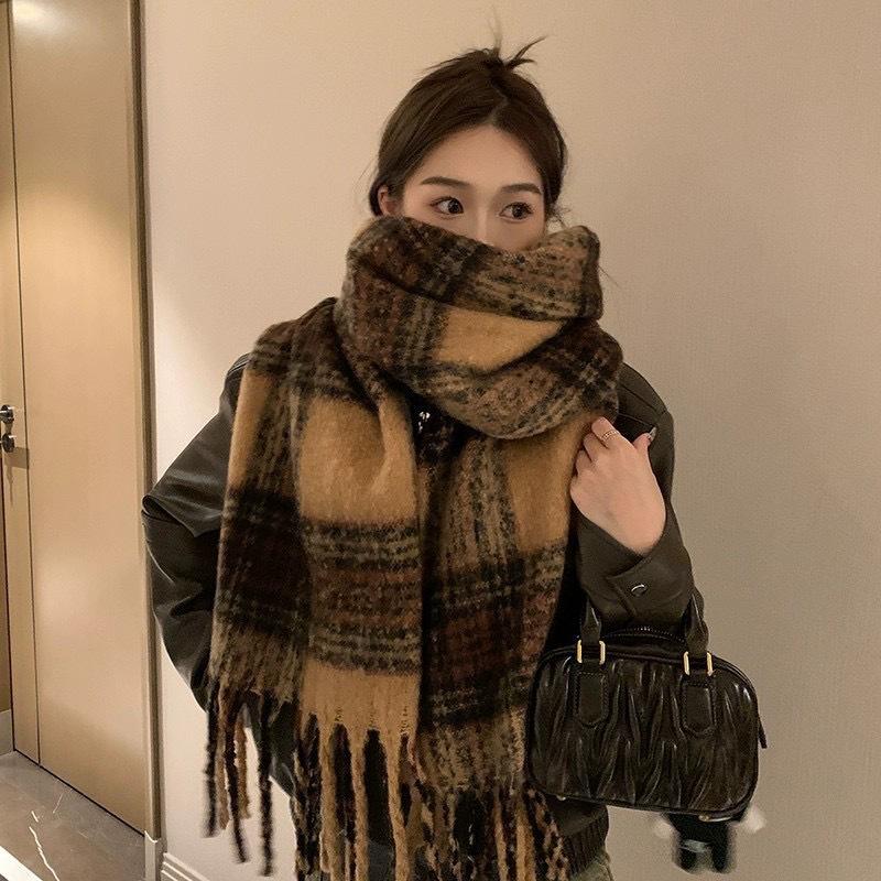 Korean atmosphere Mohair plaid plush scarf women's 1116 autumn and winter warm atmosphere couple scarf