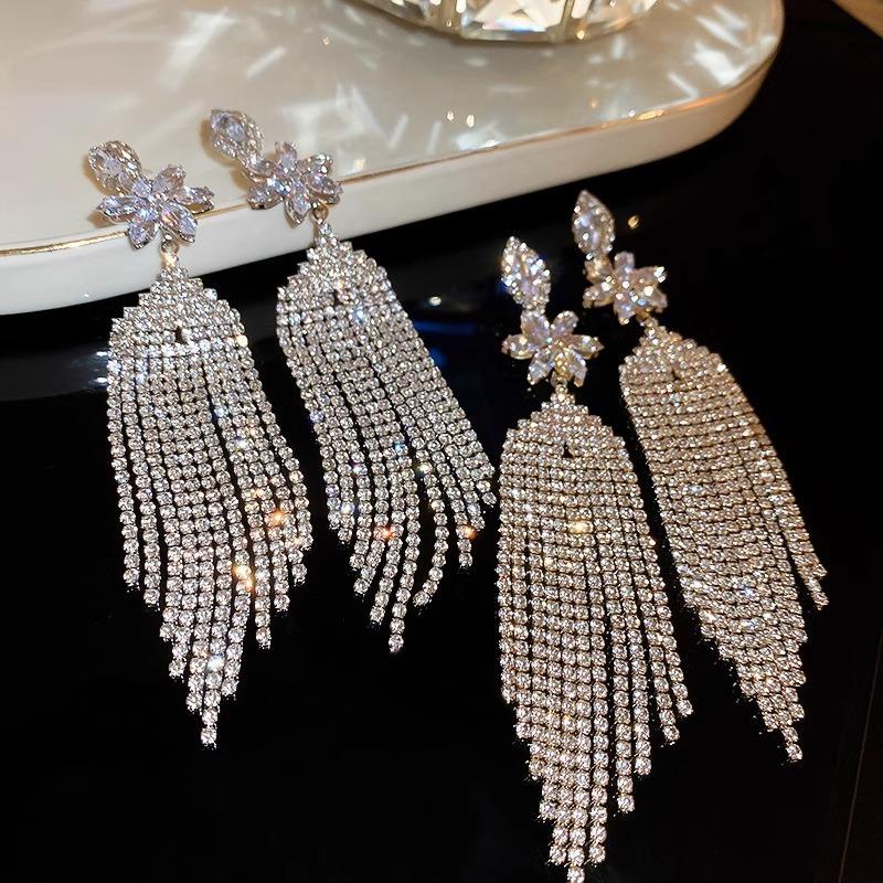 Exaggerated Tassel Earrings: Fashionable  Elegant  Long High-end  and Luxuriously Chic