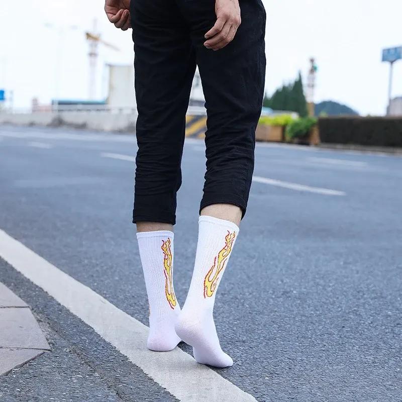 1 Pairs New The Trend of Men's Socks Black White Burning Flame Hip-Hop Blaze Power Torch Hot Streetwear Skateboard