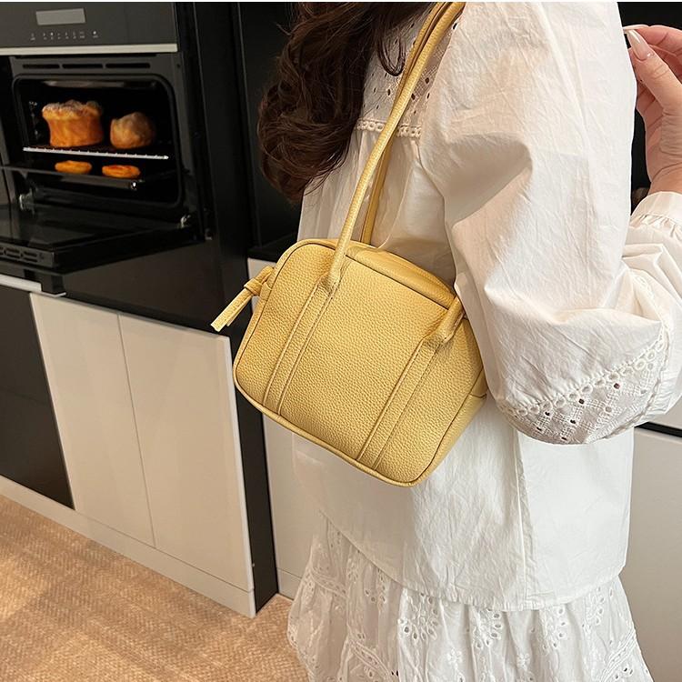 Retro niche portable bowling bag 2025 spring and summer new solid color shoulder bag temperament simple handbag