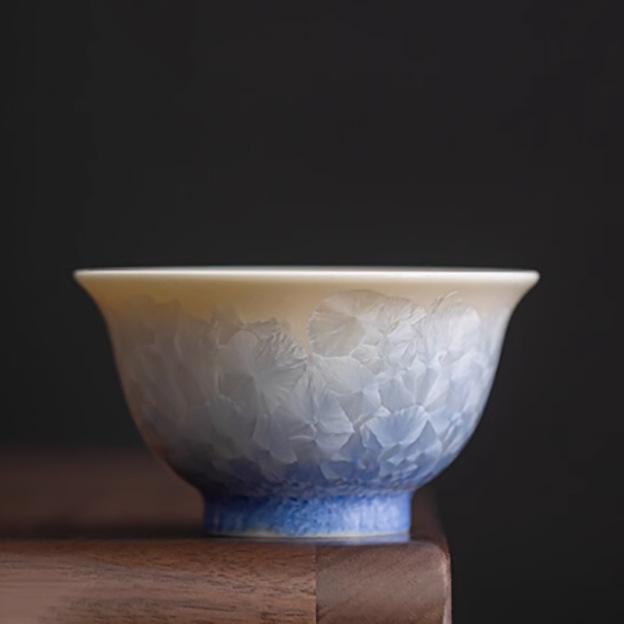 1 stuks Kristalglazuur Keramische Theekop - Blauwe Bloemenrand Zen Theeset, Kleine Kung Fu Kopjes voor Chinese Ceremonie & Cadeaus