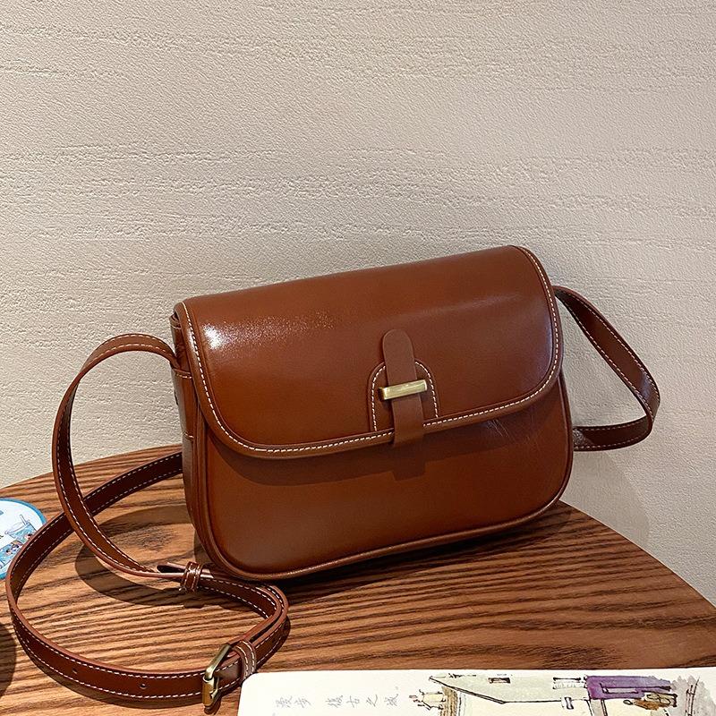 Leather women's bags, messenger bags, women's new cowhide small square bags, high-end texture and large-capacity commuter shoulder bags.