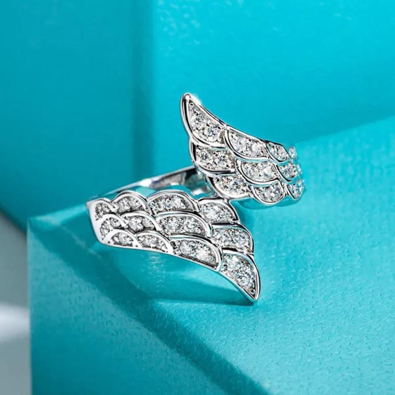 Huitan Asymmetric Design Angel Wing Ring Lady CopperColor Shiny Zirconia Finger Accessories Fashion Luxury Jewelry for Party
