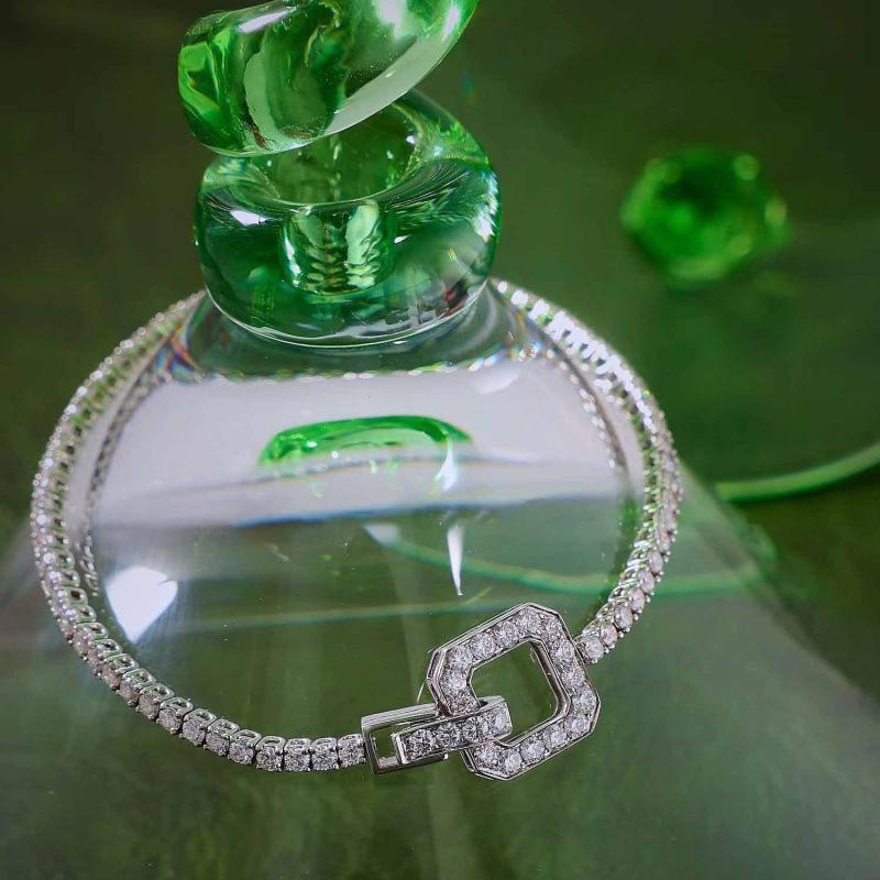 Exquisite Diamond Square Buckle Bracelet: Super Shiny, Elegant & Versatile Gift