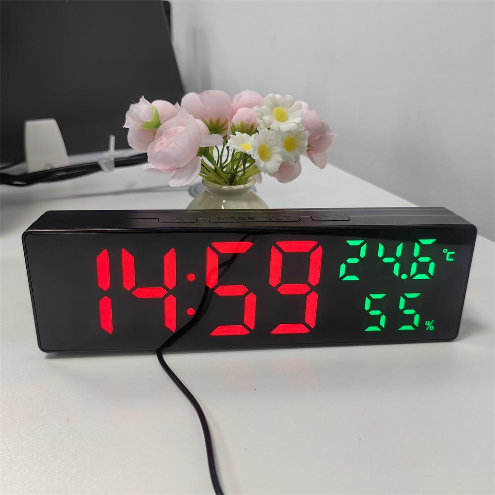 USB-betriebene große digitale Wanduhr TEMP Luftfeuchtigkeit Datum Nachtmodus Helligkeitsdimmung Schlummerfunktion 12/24H LED-Wecker für den Schreibtisch