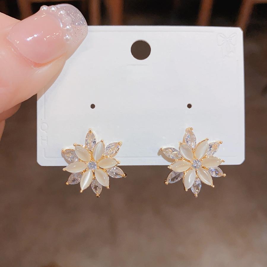 Silver Needle Zircon Cat's Eye Flower Stud Earrings Fashion Super Flash High-end Temperament Earrings Small Exquisite Design Earrings Women