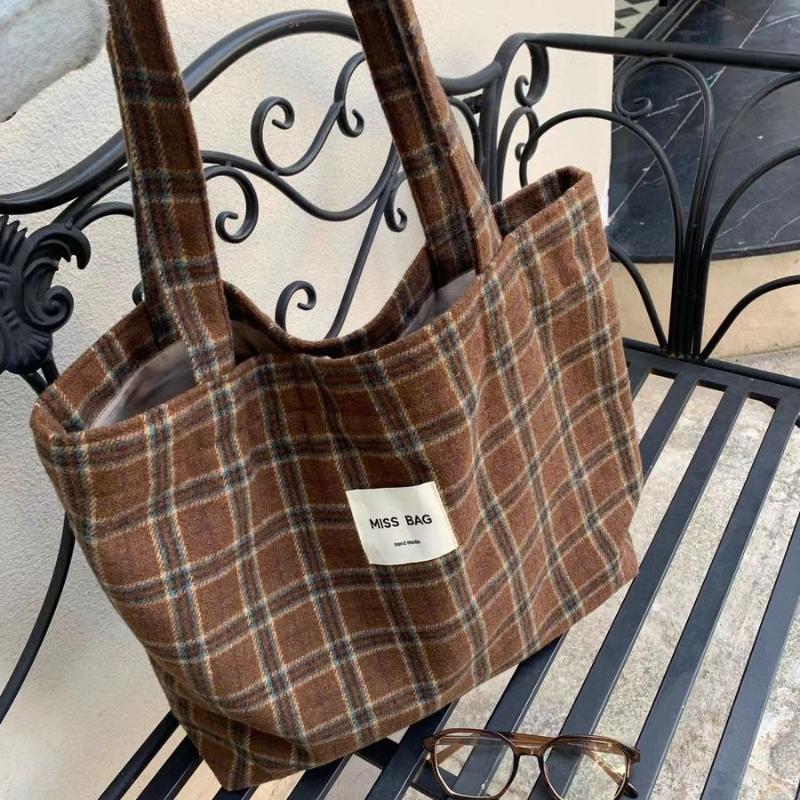 Autumn and winter checkered tote bag, ins laid-back single-shoulder bag, large-capacity handbag, for daily commuting