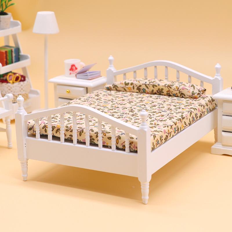 1:12 Dollhouse Miniature Double Bed for Bedroom Scene