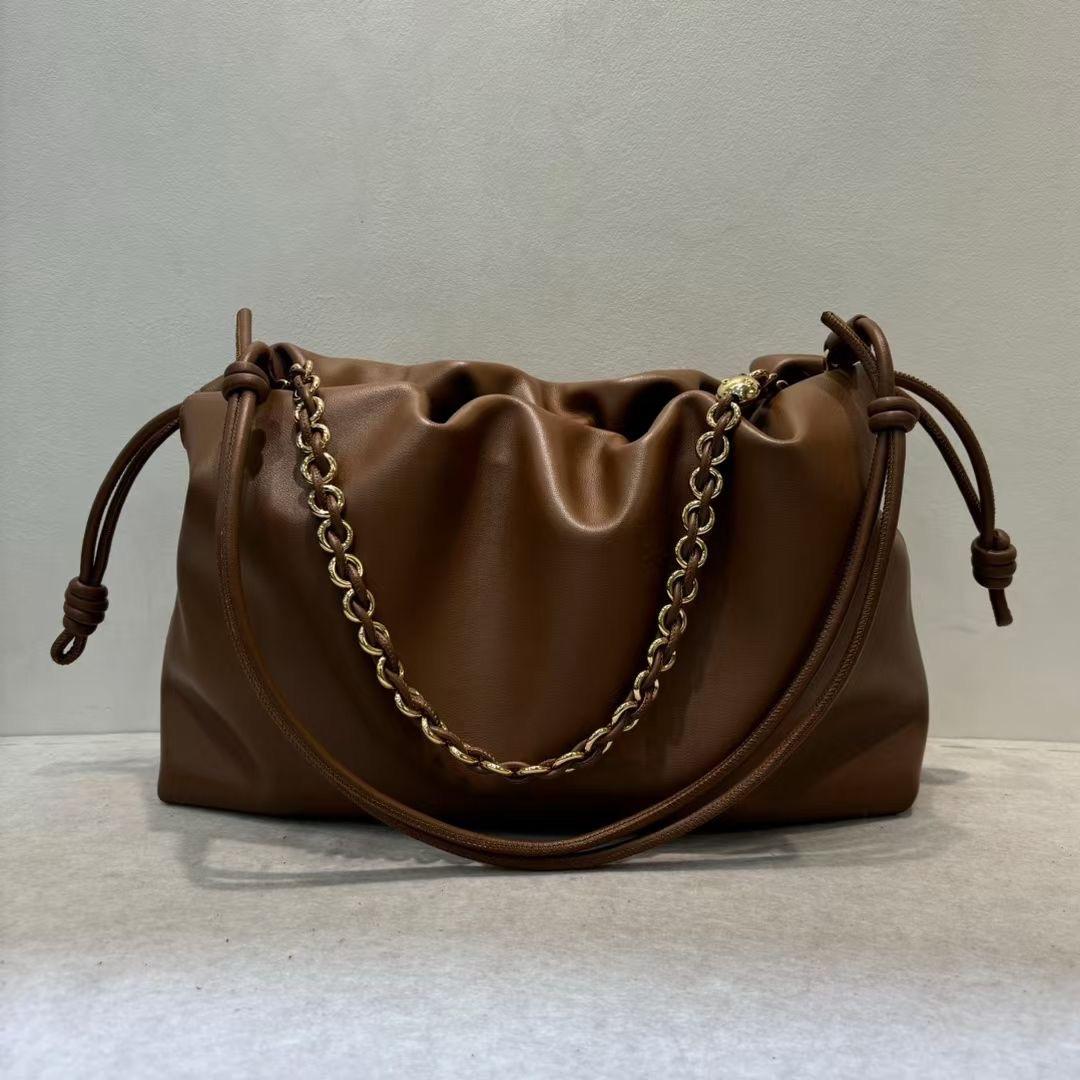 

Кожаная плиссированная сумка-облако, новая китайская сумка на удачу со шнурком, модная сумка на цепочке через подмышку, сумка через плечо на одно плечо 36x11x23m кофейный/коричневый