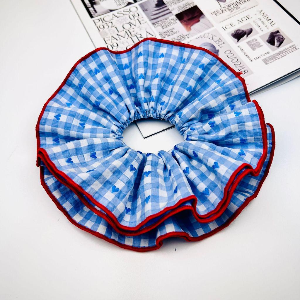 Academy Style Mehrschichtiger Karostoff Scrunchie für Mädchen - Vielseitiges Großes Haaraccessoire