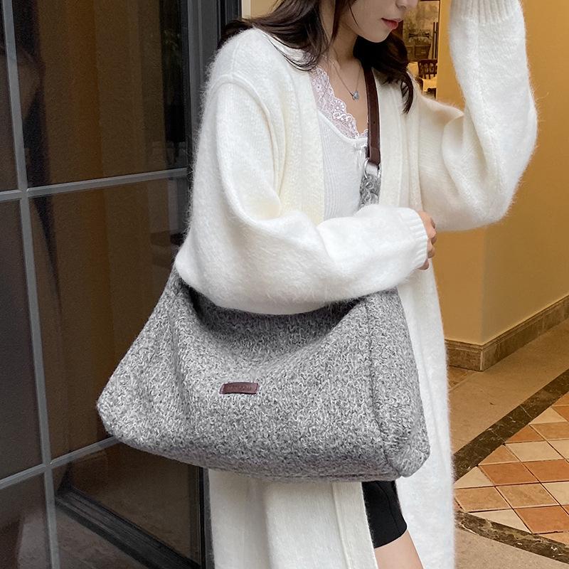 

Сумка из овечьей шерсти женская 2025 новая большая вместительная модная портативная сумка-тоут на одно плечо, сумка-мессенджер, большая сумка 45*18*31 серый