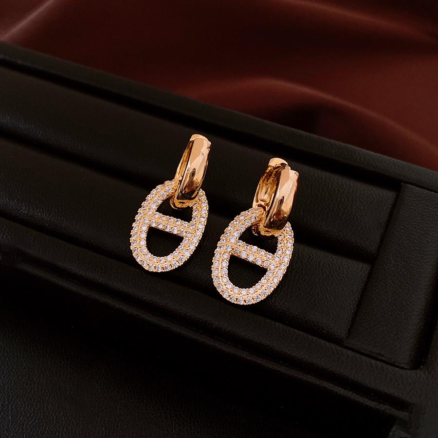 

Позолоченные 18-каратным золотом циркониевые каффы для ушей в виде свиного пятачка - Элегантные, универсальные серьги высокой моды