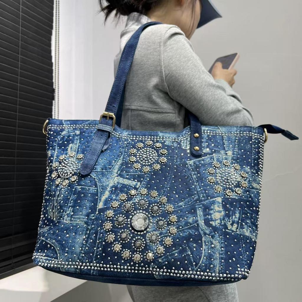 Damen gewaschene Denim-Tragetasche Große Kapazität Elegante Diamantblume Schrägbandtasche