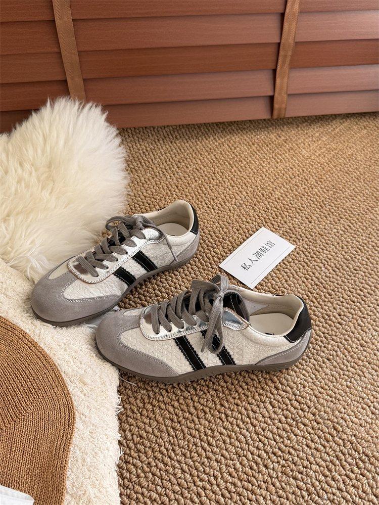 

Осенью 2025 года новая универсальная обувь на мягкой подошве в ретро-расцветке удобна в носке, а тренировочная обувь Agam вышла из моды. 40