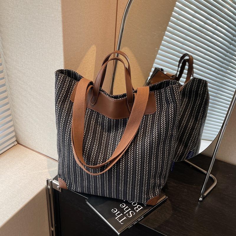 Retro large-capacity casual handbag women's new striped shoulder bag commuter underarm tote bag